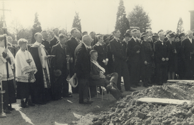 92826 Afbeelding van de begrafenisplechtigheid van leden van de B.S. (Binnenlandse Strijdkrachten) die in een ...